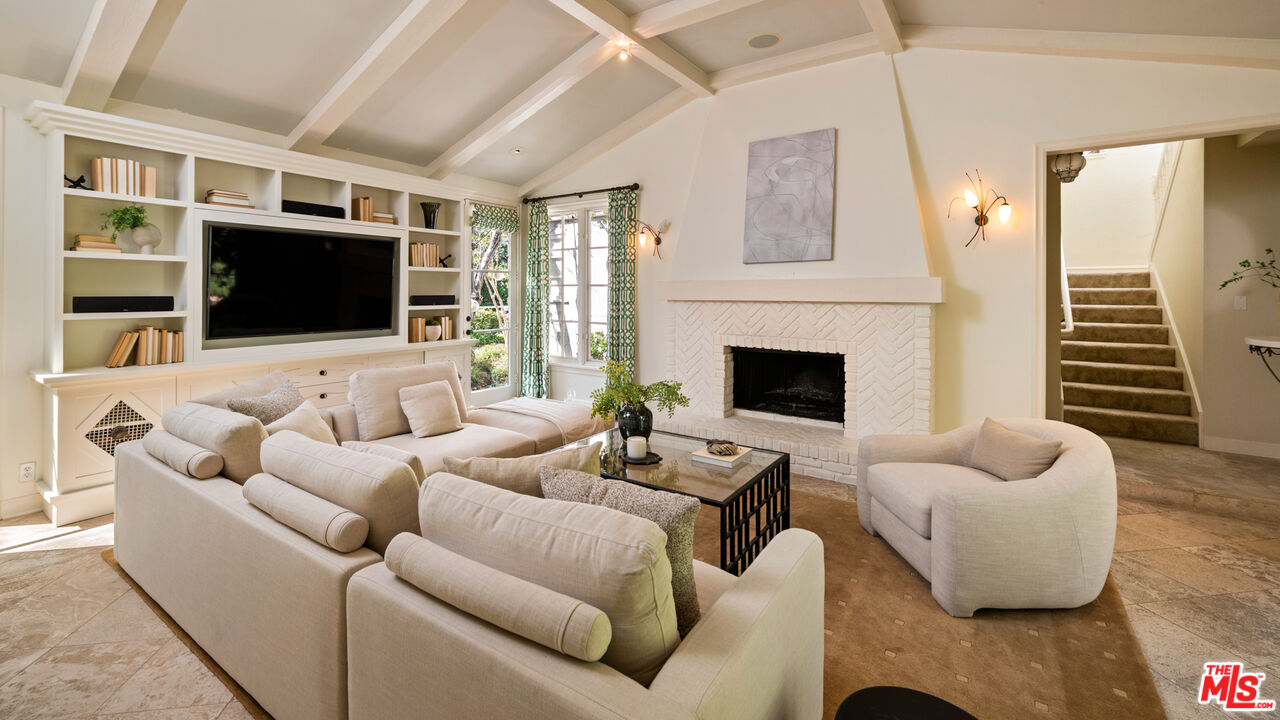 Charm & Timeless Sophistication