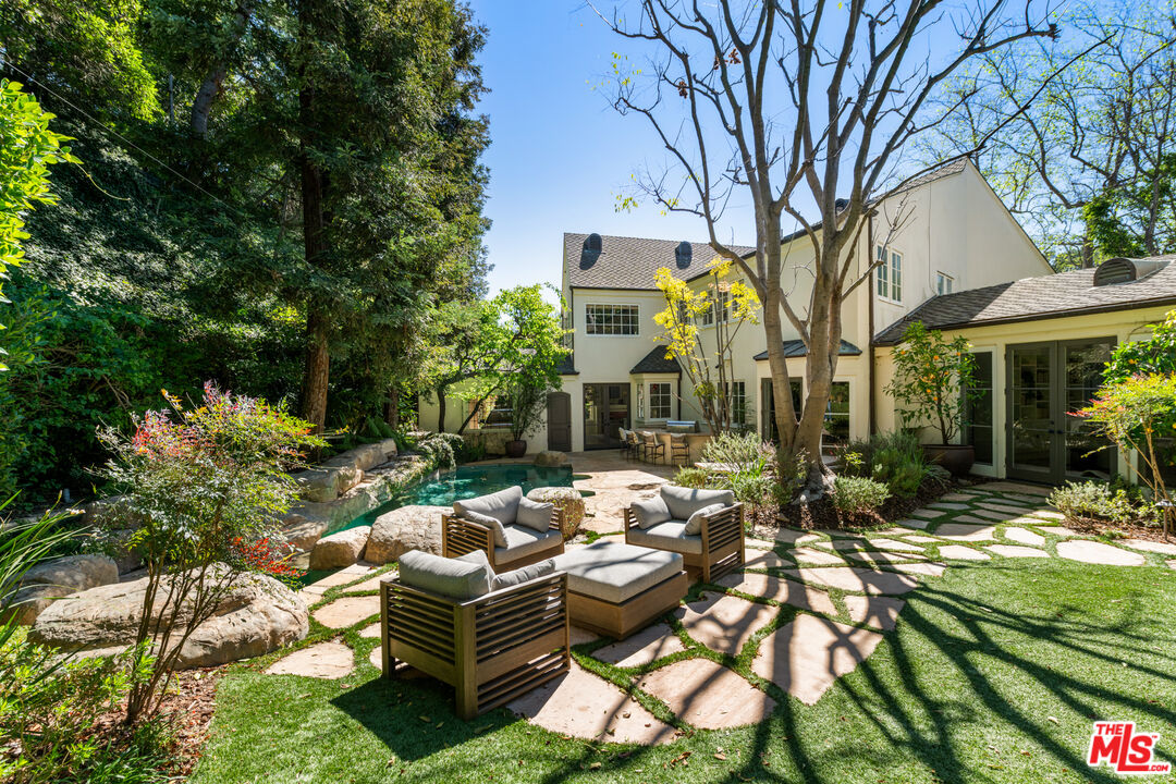 Charm & Timeless Sophistication