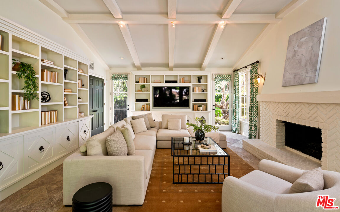 Charm & Timeless Sophistication