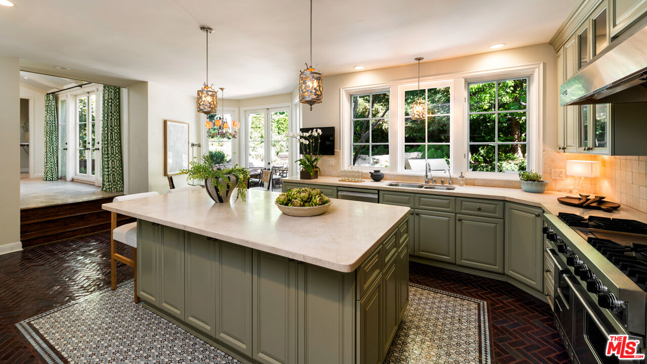 Charm & Timeless Sophistication