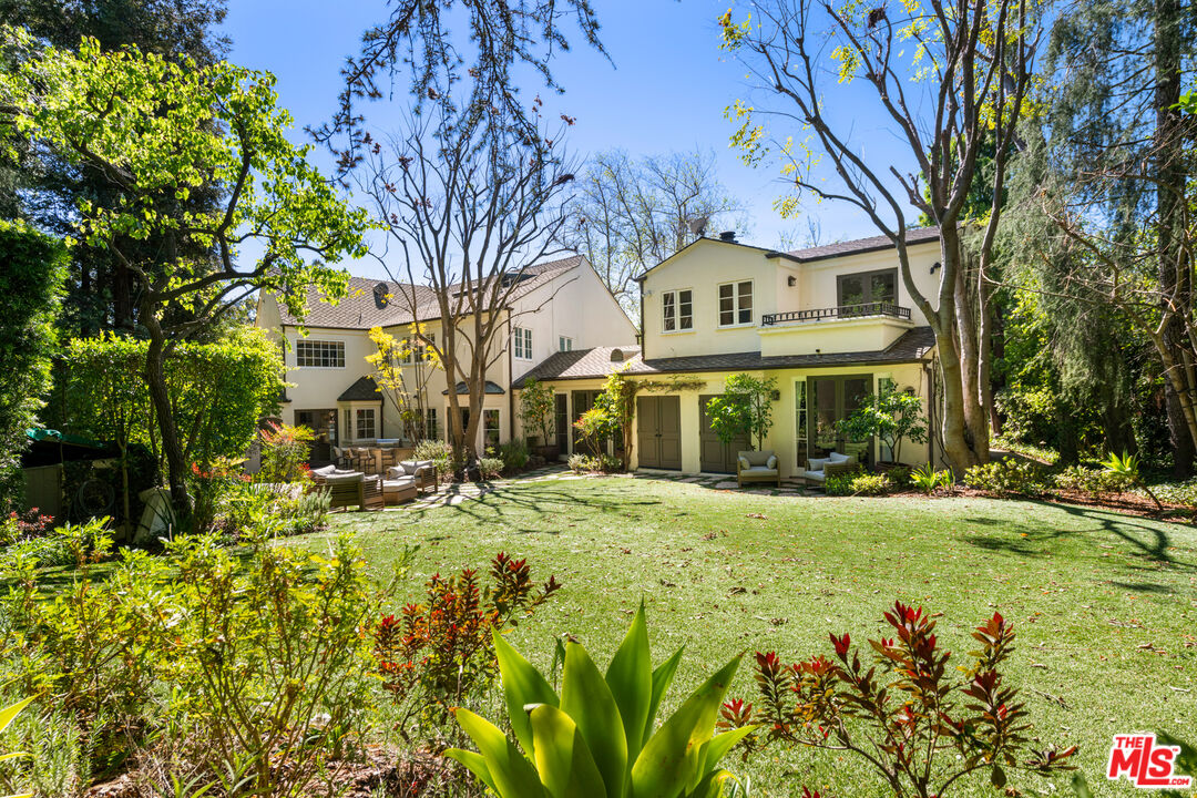 Charm & Timeless Sophistication