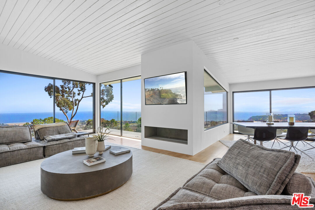 panoramic Queen's necklace views