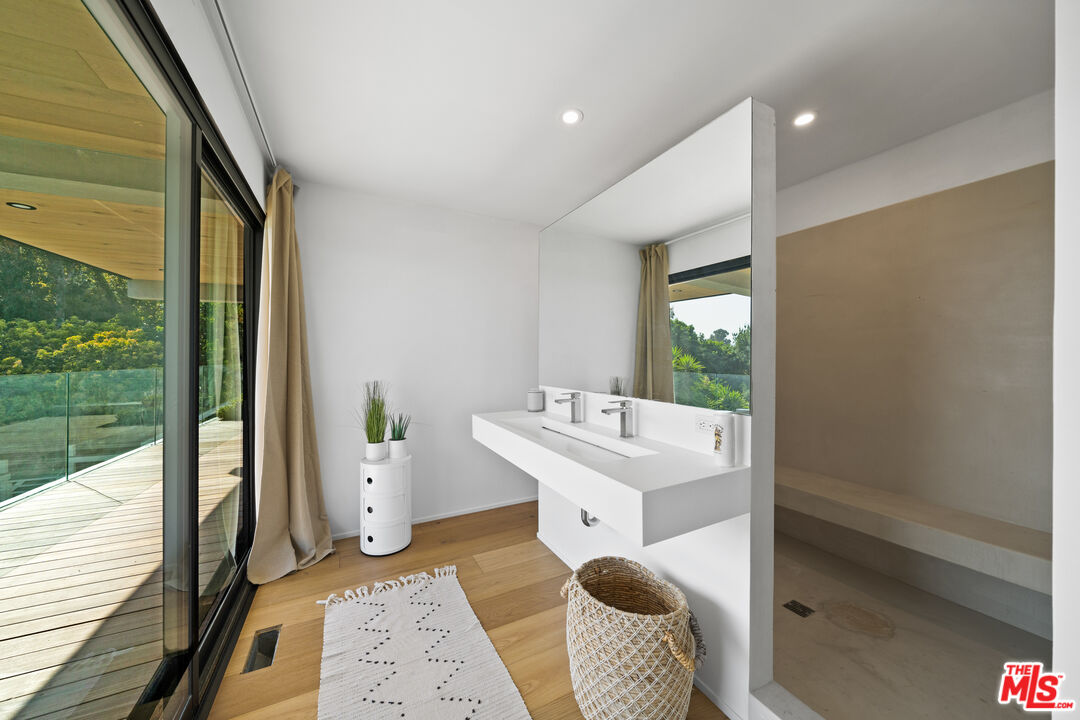 panoramic Queen's necklace views