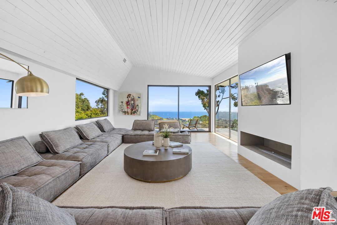 panoramic Queen's necklace views