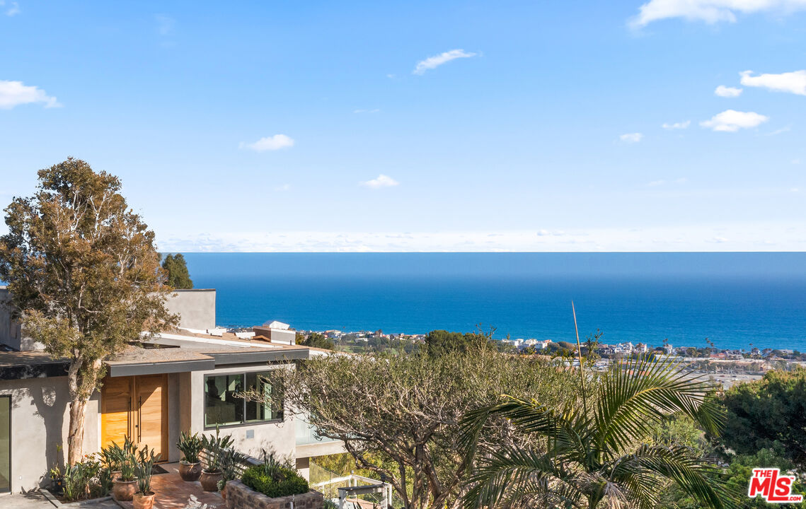 panoramic Queen's necklace views