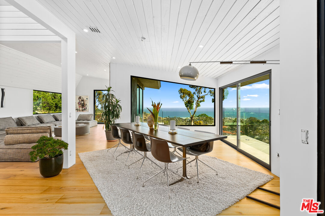 panoramic Queen's necklace views