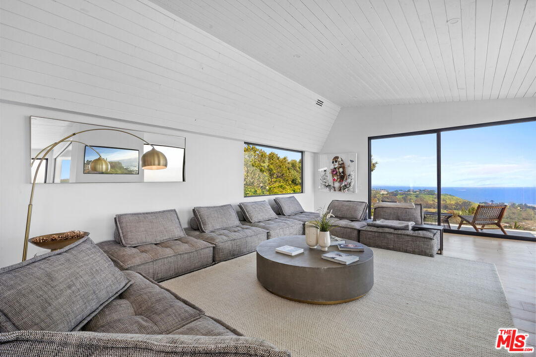 panoramic Queen's necklace views