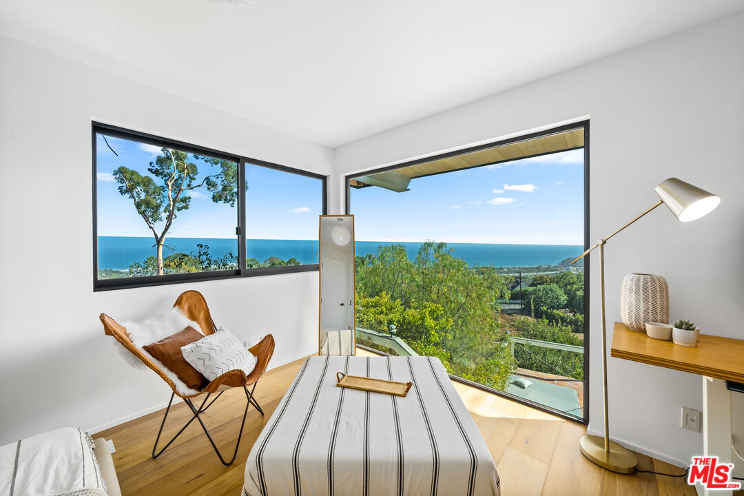 panoramic Queen's necklace views