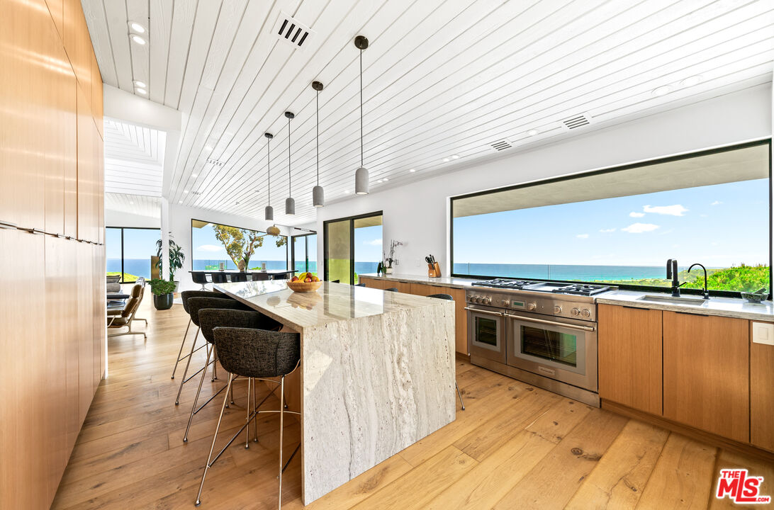 panoramic Queen's necklace views