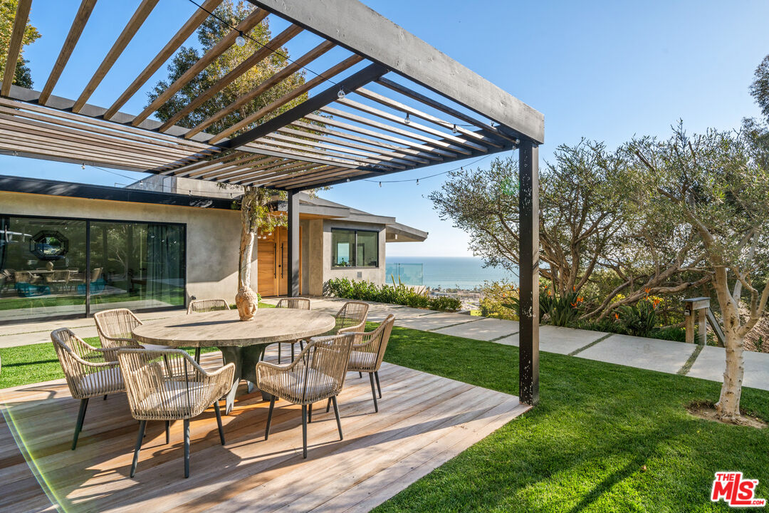 panoramic Queen's necklace views