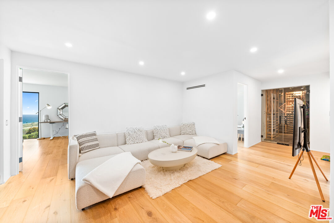 panoramic Queen's necklace views