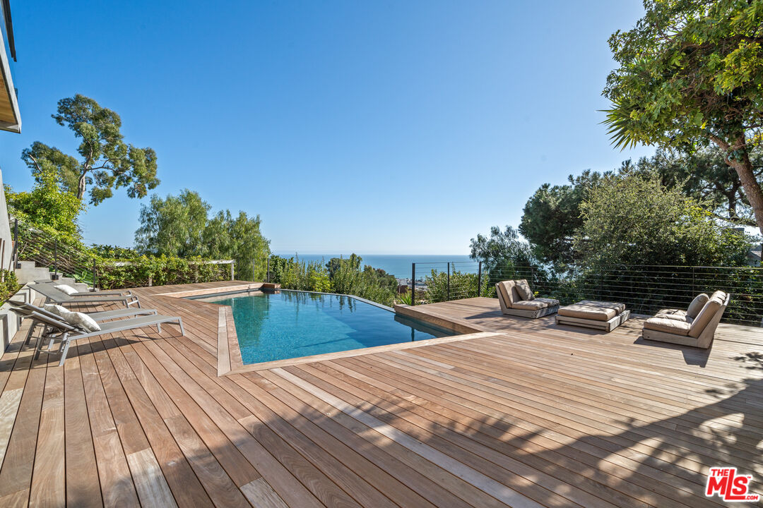 panoramic Queen's necklace views