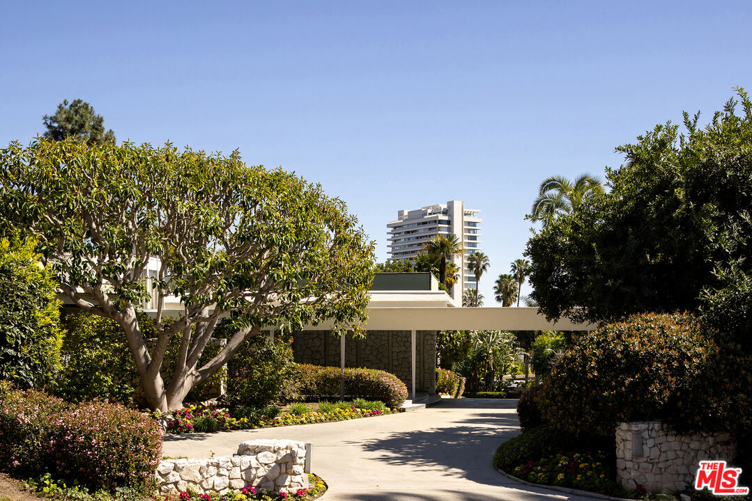 A rare Trousdale mid-century