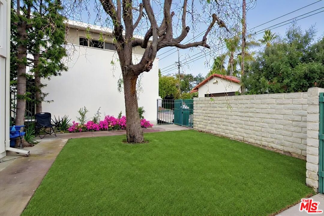 a rare End-unit townhouse