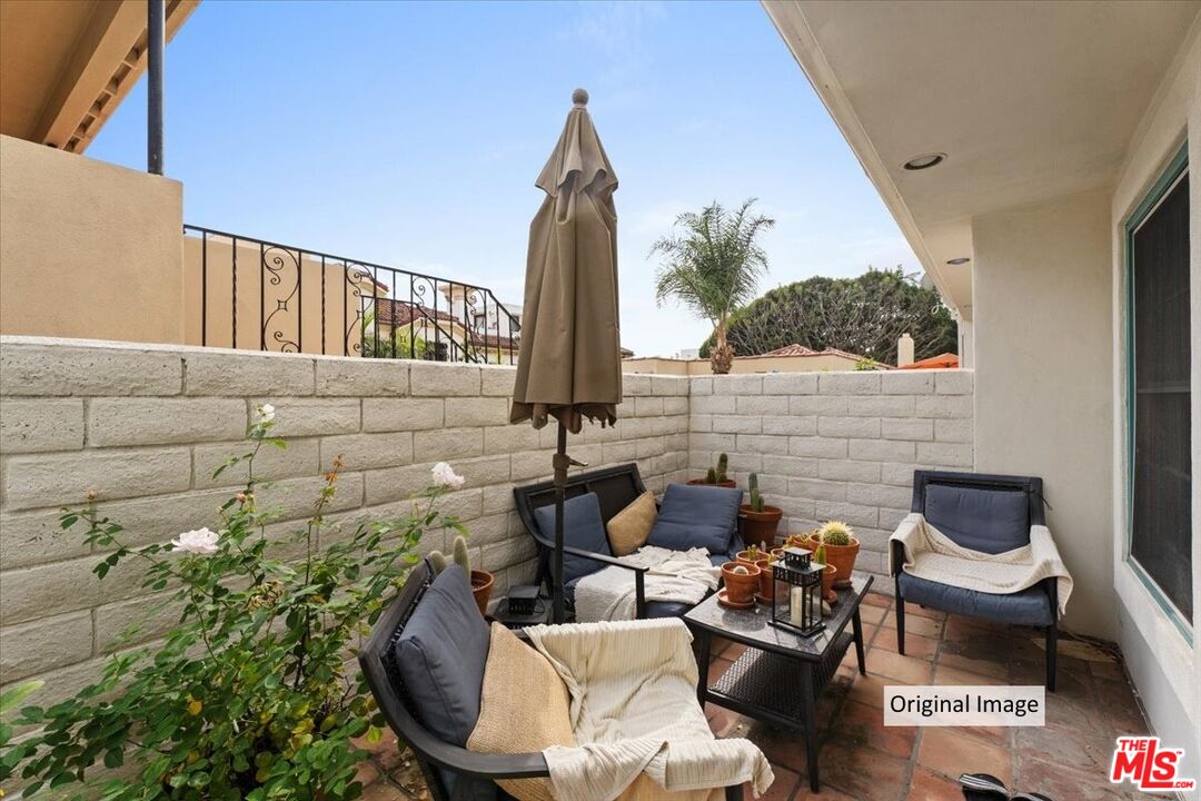 a rare End-unit townhouse