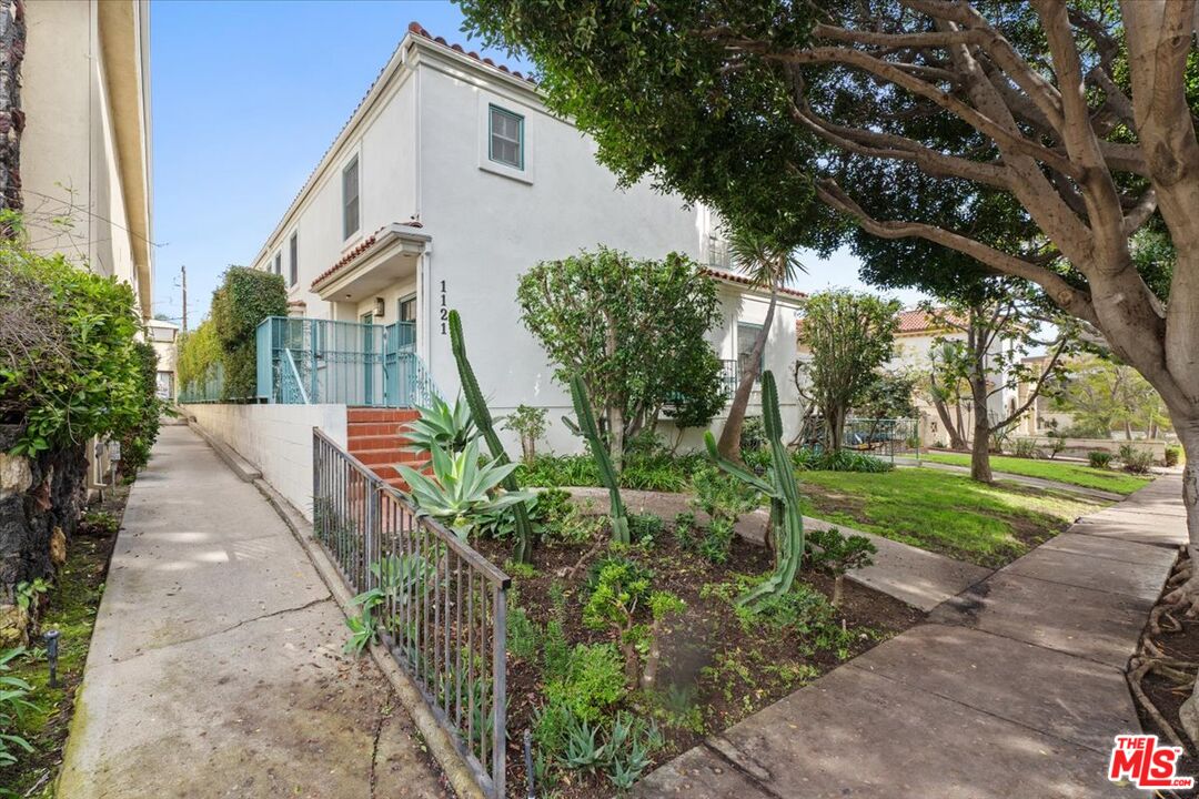 a rare End-unit townhouse