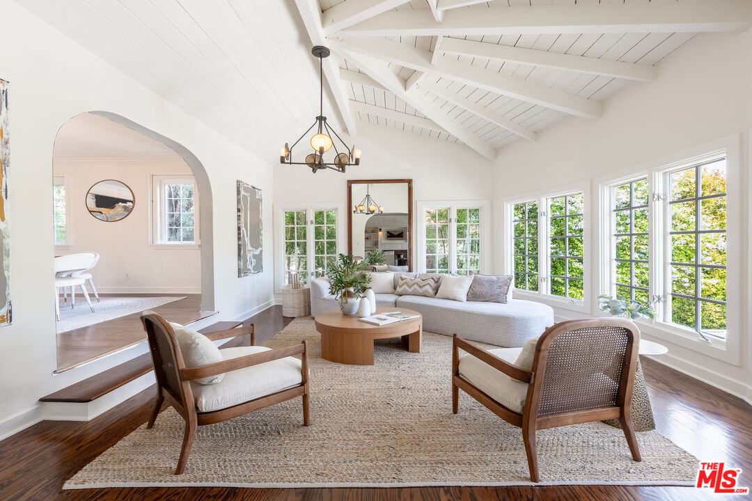 Montecito meets Sherman Oaks
