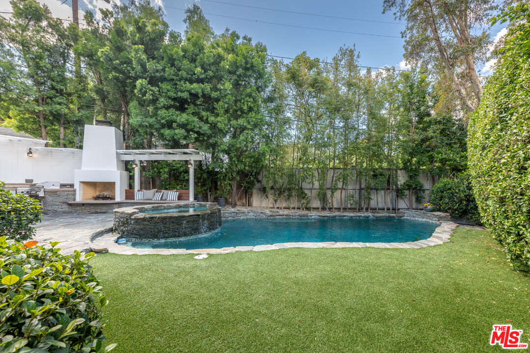 Montecito meets Sherman Oaks