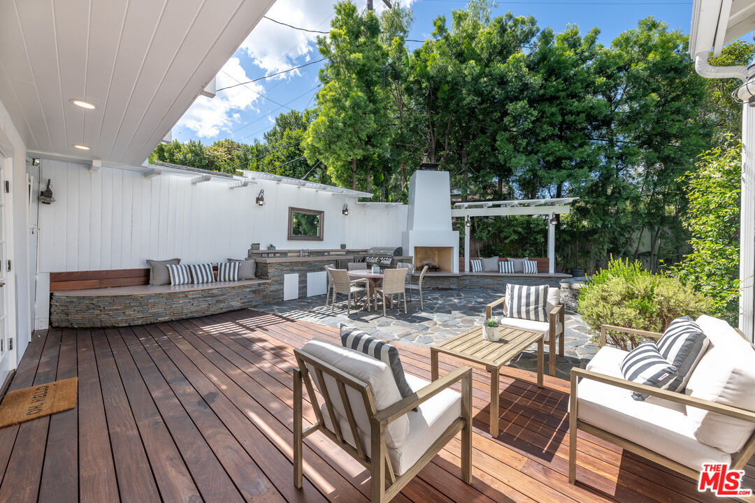 Montecito meets Sherman Oaks