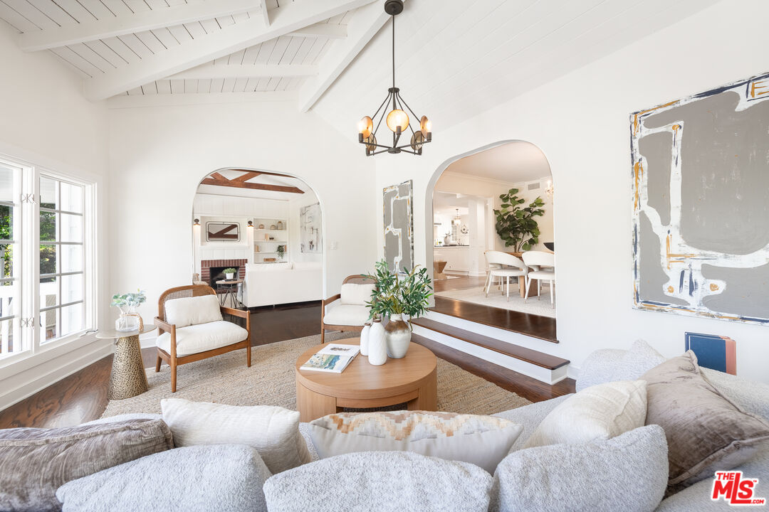 Montecito meets Sherman Oaks