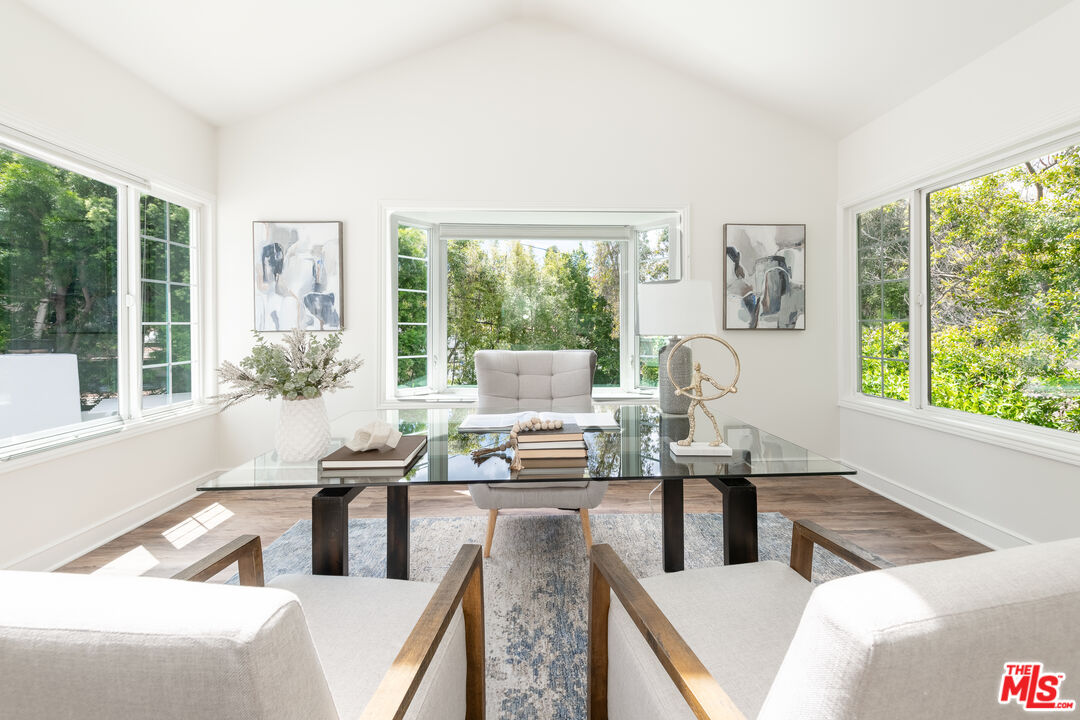 Montecito meets Sherman Oaks