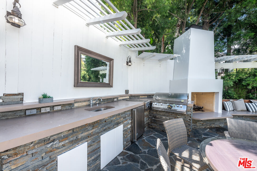 Montecito meets Sherman Oaks