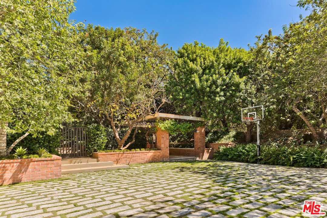 Located in the guard-gated Stoneridge Estates