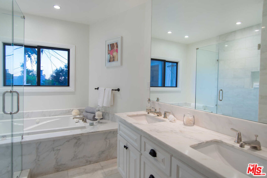 1601 Sunset Plaza Dr