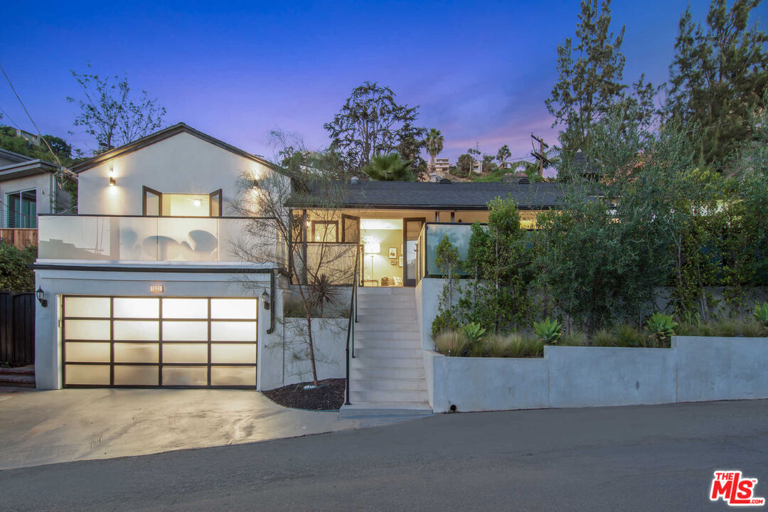 1601 Sunset Plaza Dr