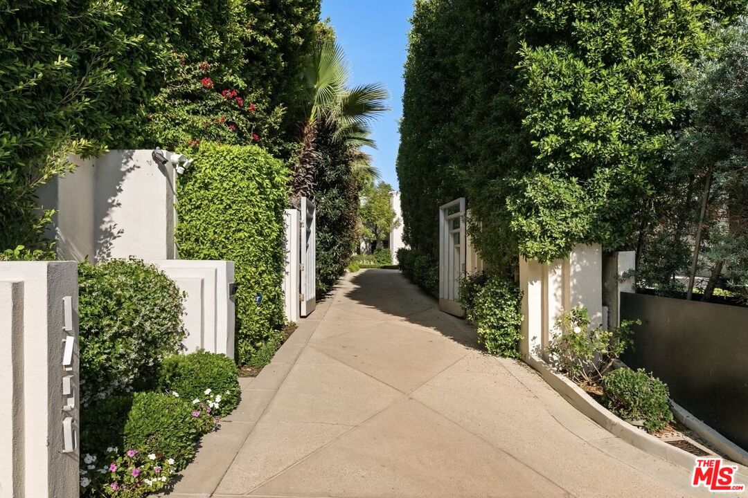 a legendary Hollywood Art Deco residence