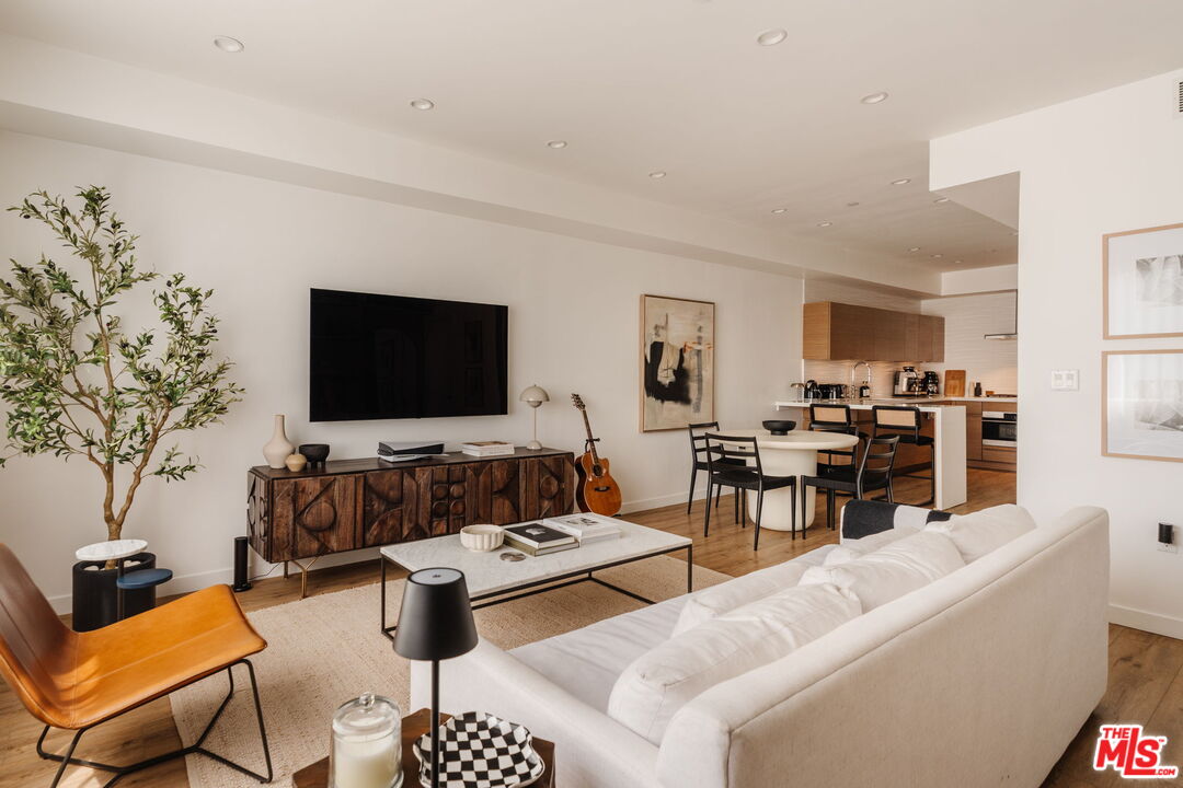 1040 N Spaulding Ave Unit: 4