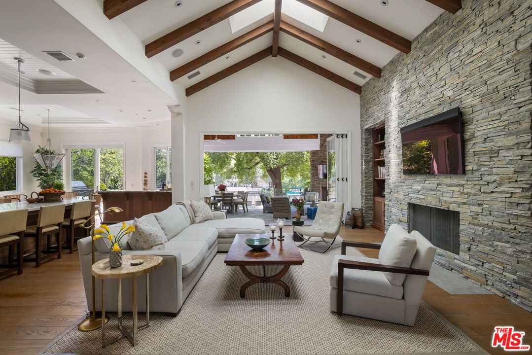 Lakeside Living at Malibou Lake Mountain Club