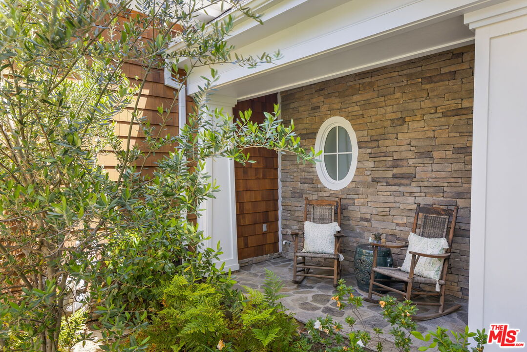 Lakeside Living at Malibou Lake Mountain Club