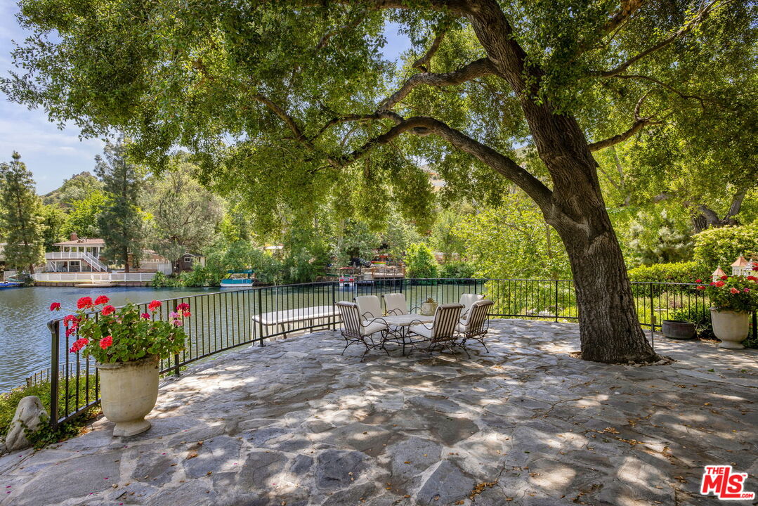 Lakeside Living at Malibou Lake Mountain Club