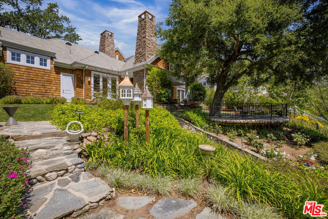 Lakeside Living at Malibou Lake Mountain Club