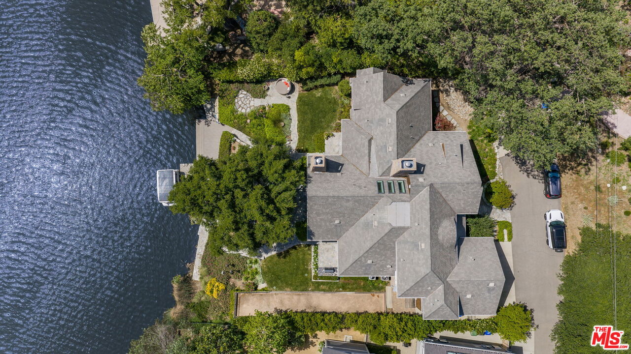 Lakeside Living at Malibou Lake Mountain Club