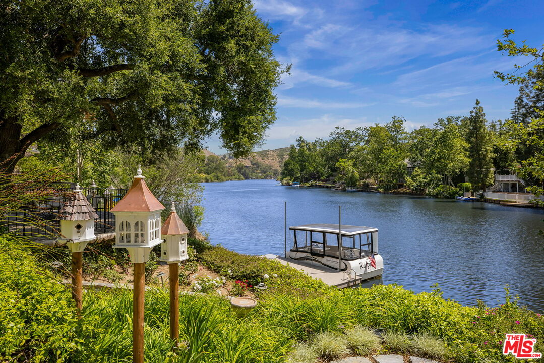 Lakeside Living at Malibou Lake Mountain Club