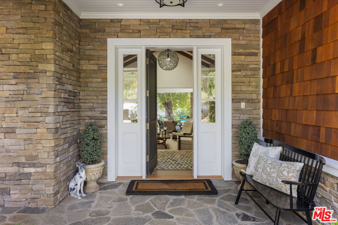 Lakeside Living at Malibou Lake Mountain Club