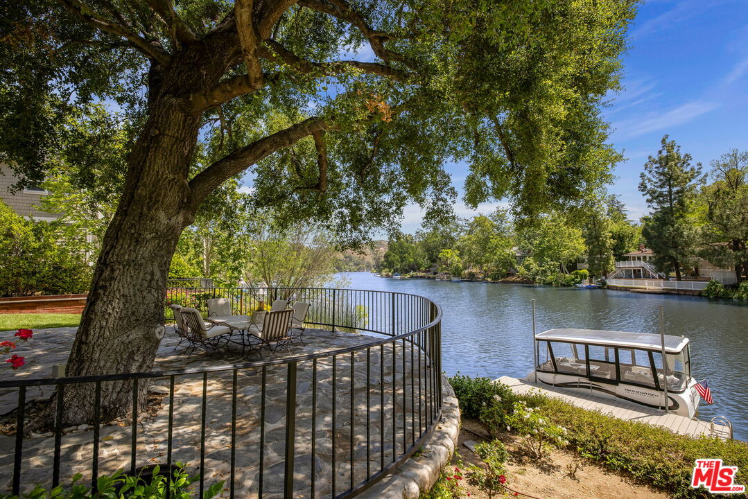 Lakeside Living at Malibou Lake Mountain Club