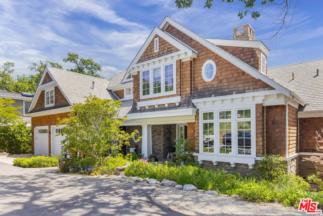 Lakeside Living at Malibou Lake Mountain Club