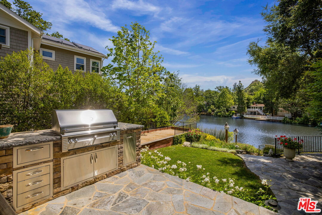 Lakeside Living at Malibou Lake Mountain Club