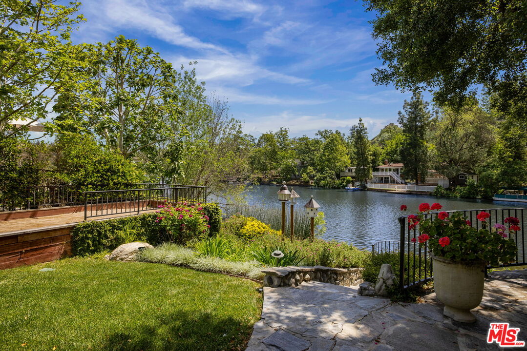 Lakeside Living at Malibou Lake Mountain Club