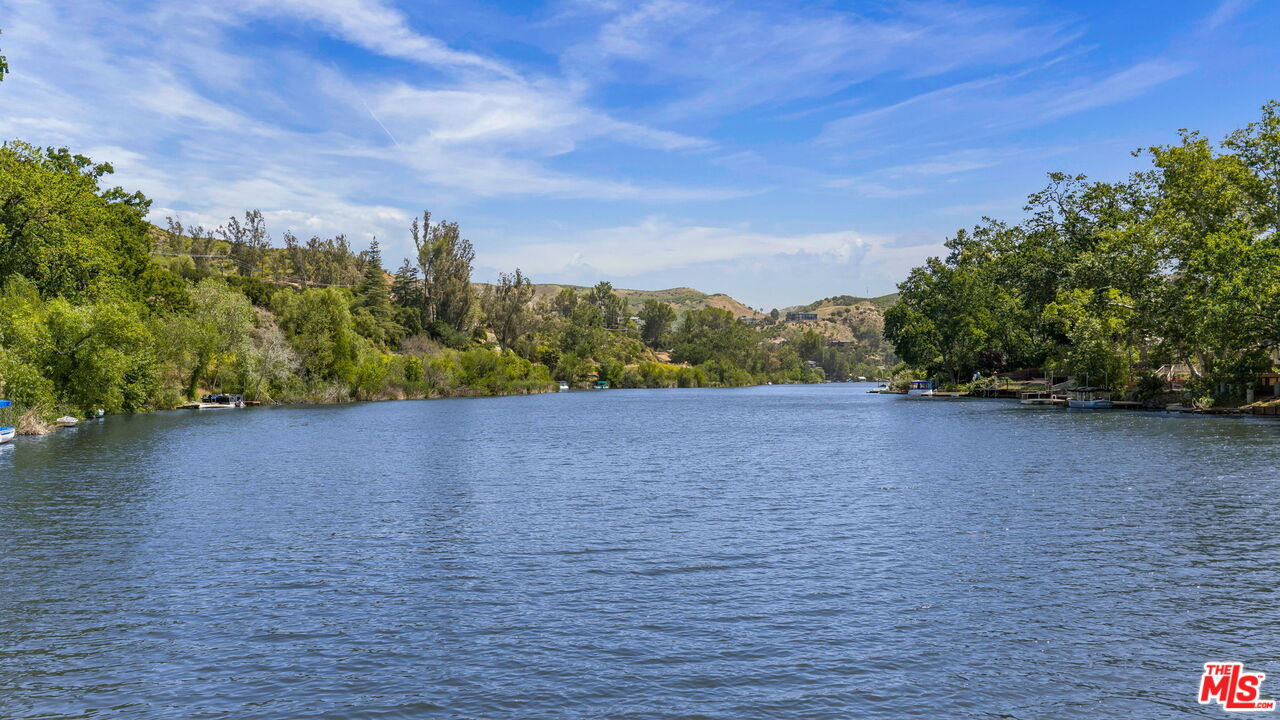 Lakeside Living at Malibou Lake Mountain Club