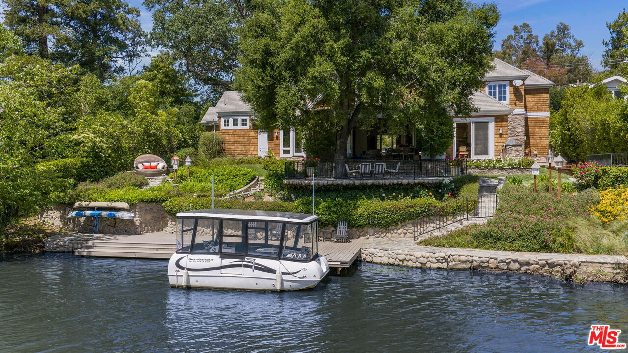 Lakeside Living at Malibou Lake Mountain Club
