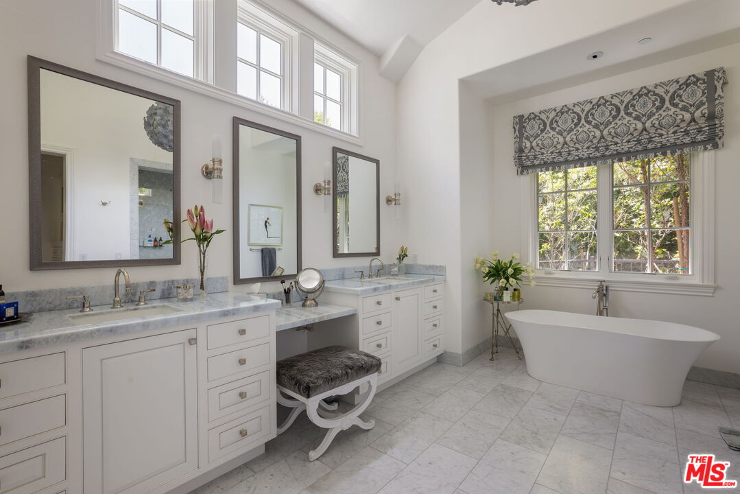 Lakeside Living at Malibou Lake Mountain Club