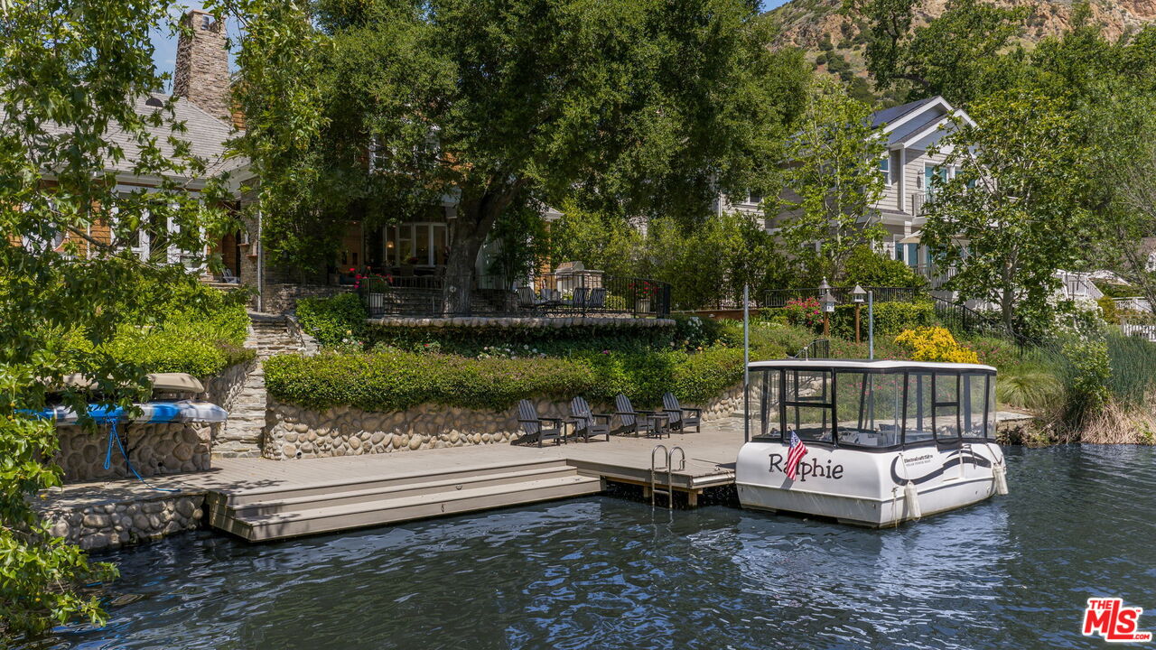 Lakeside Living at Malibou Lake Mountain Club