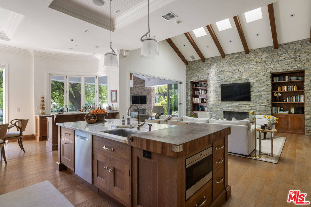 Lakeside Living at Malibou Lake Mountain Club