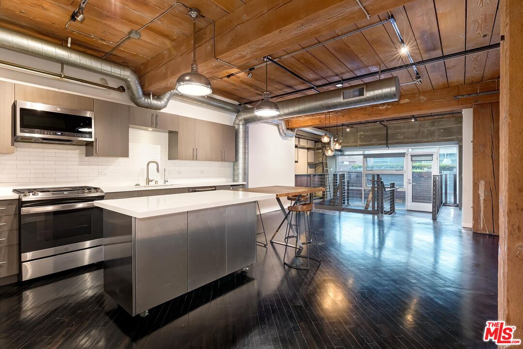 530 S Hewitt St Unit: 126