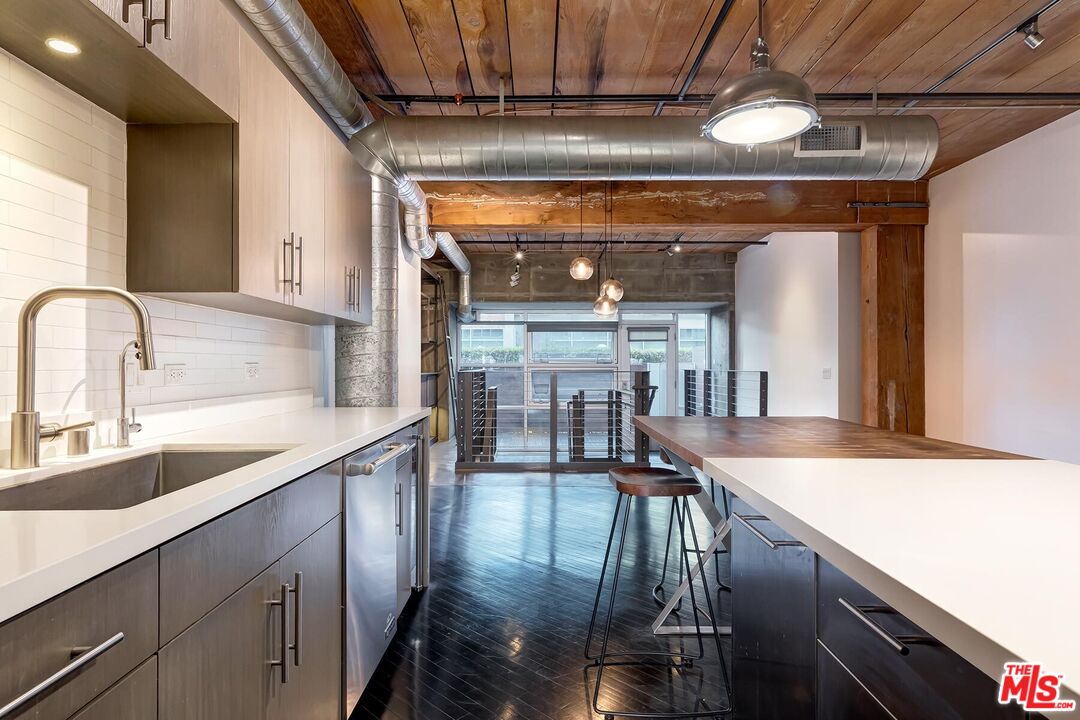 530 S Hewitt St Unit: 126