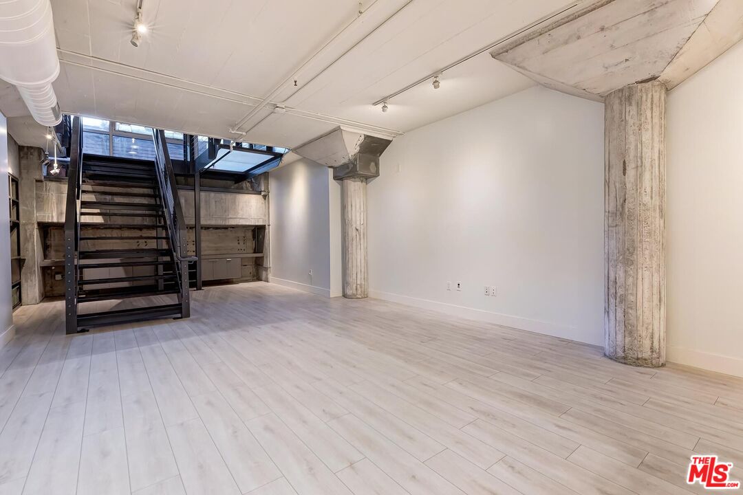 530 S Hewitt St Unit: 126